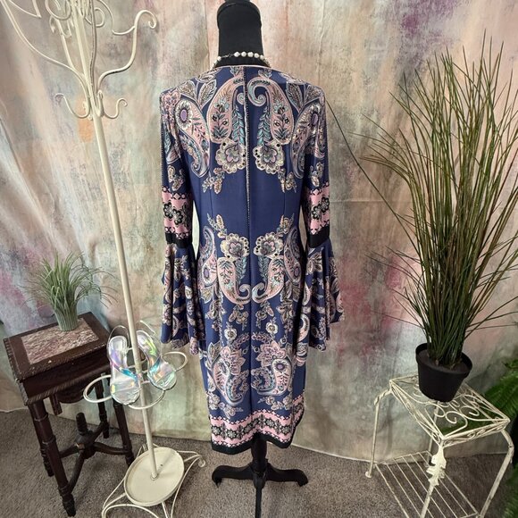 New πShelby & Palmer Beautiful Floral Shift Dress w/ Eye-catching Bell Sleeves - Picture 2 of 14